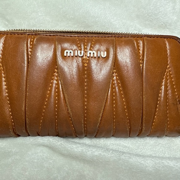 MIU MIU Matilasse Long Zip-Around Wallet - Pre-Owned Camel Brown Color - Picture 2 of 9